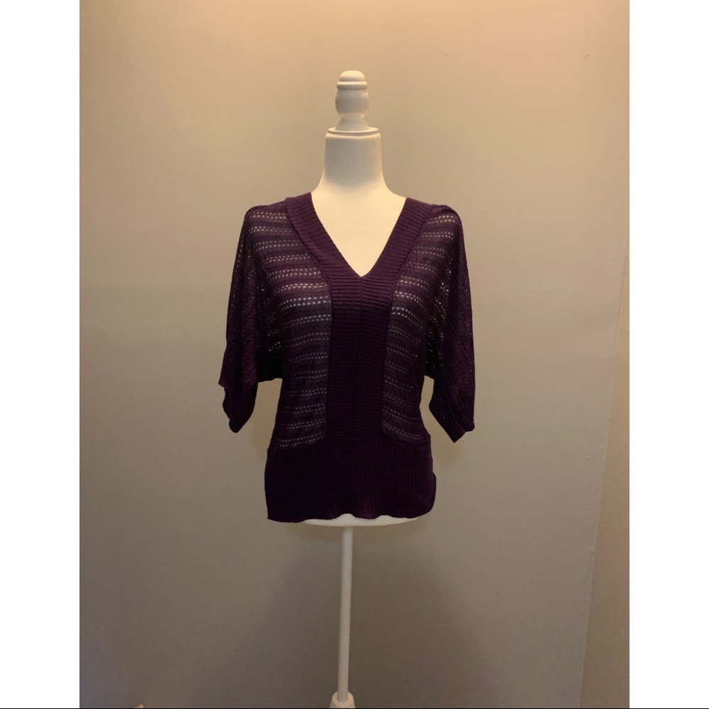 Dots Size L fitted,Vneck top with near 3/4 sleeve
